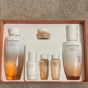 Sulwhasoo Essential Revitalizing Skincare Set - Orange and White 6 Piece Set